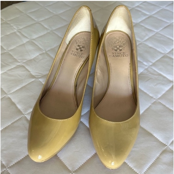 Vince Camuto goldish/beige stiletto heels size 8M - Picture 1 of 9